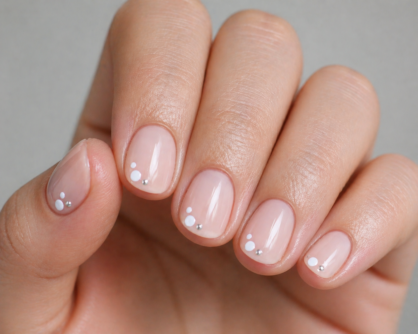 8 Minimalist Dot Nail Patterns for Short Rounded Nails