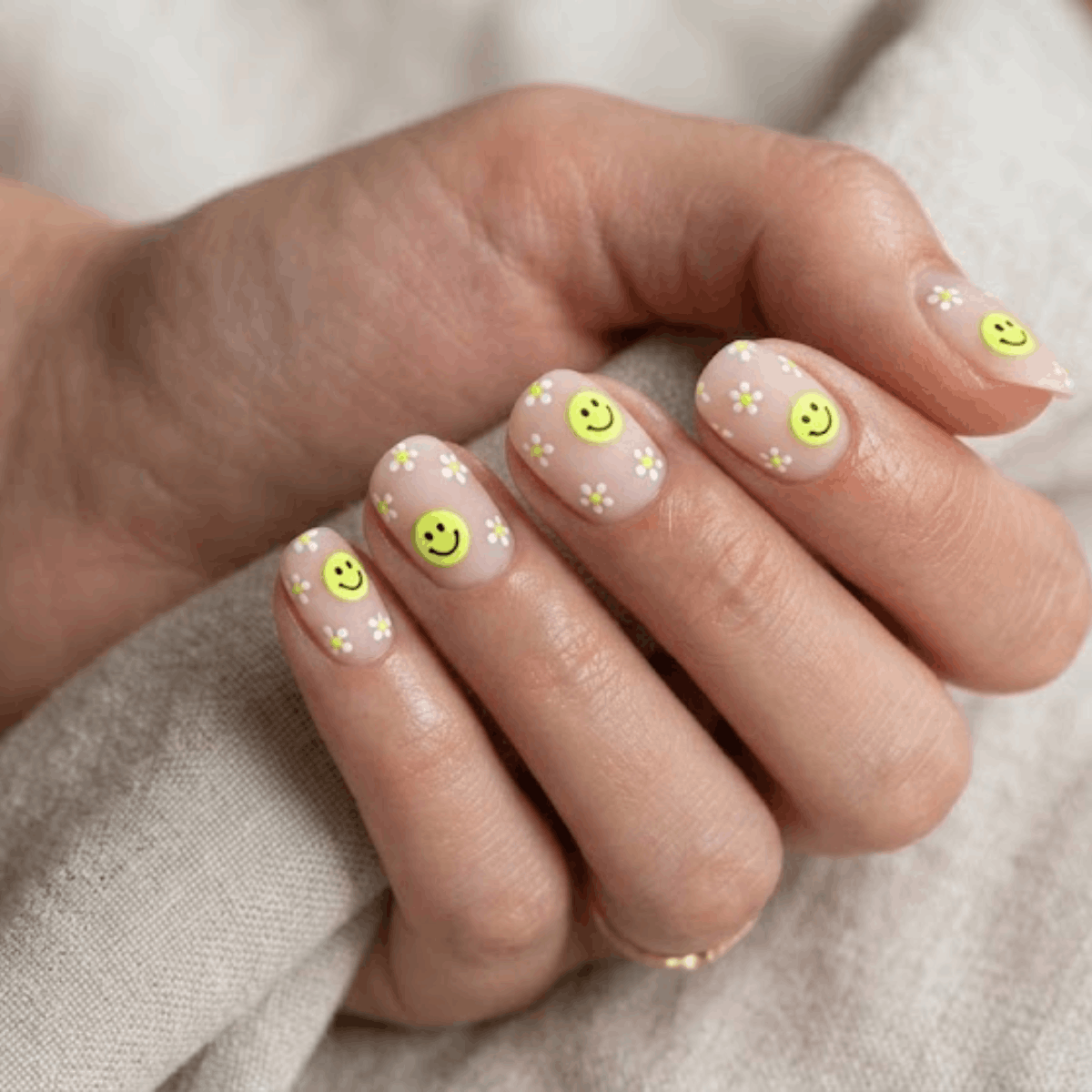 Minimalist Dotted Smiley Accent